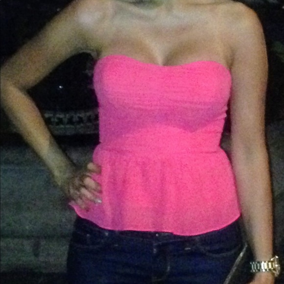 Guess  size xs hot pink off shoulders - Picture 8 of 8